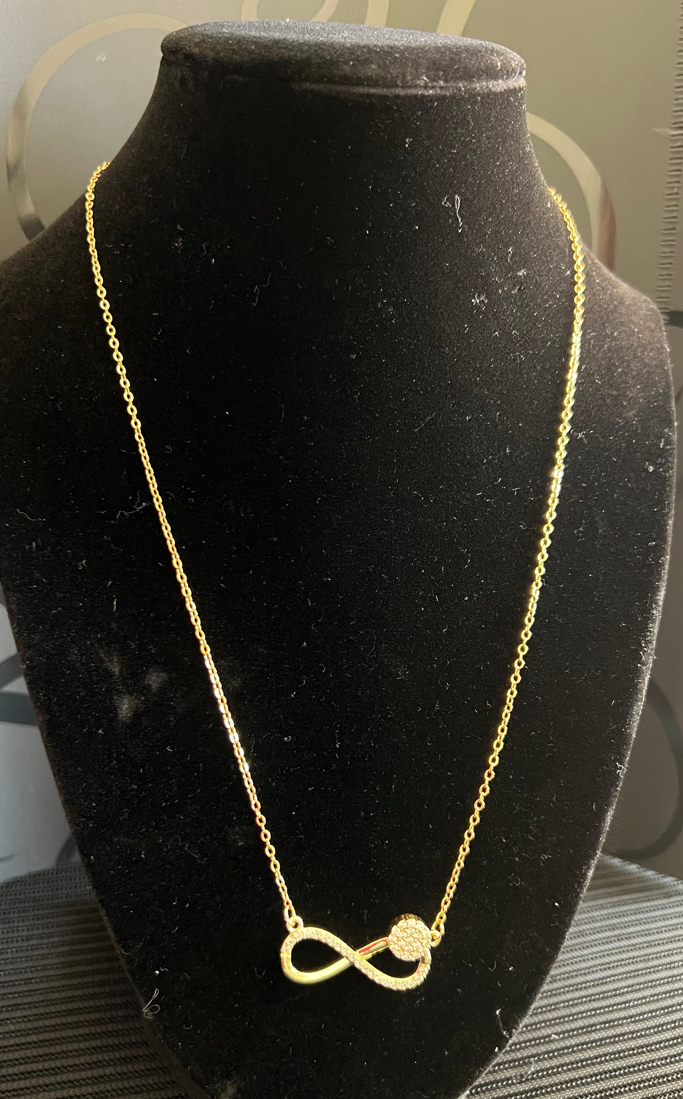 Clavicle necklace
